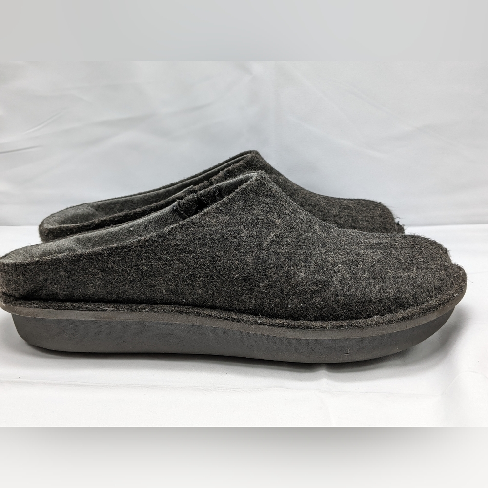 Clarks Slippers mens sz 9 Slip on , Cloudsteppers cushion